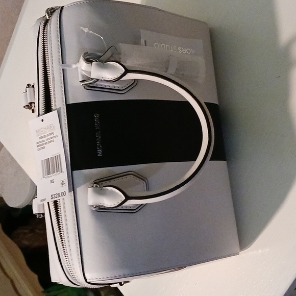 Michael Kors purse - Picture 2 of 4